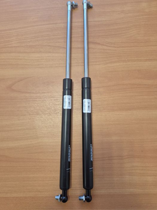 Продам газовые упоры багажника на приору хетчбек.