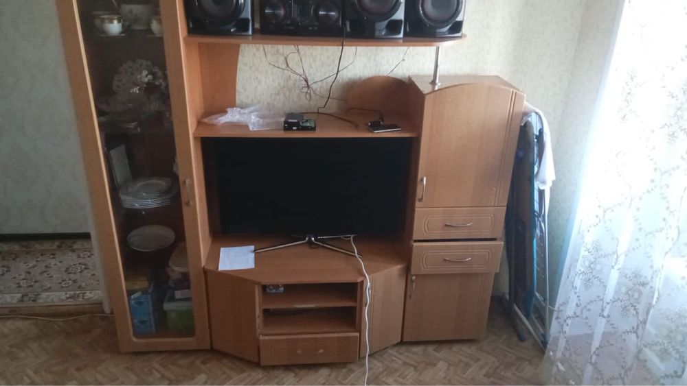 Стенка(горка)  для гостиной. С местом под телевизор.