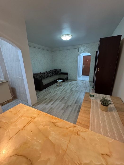 Închiriez garsonieră