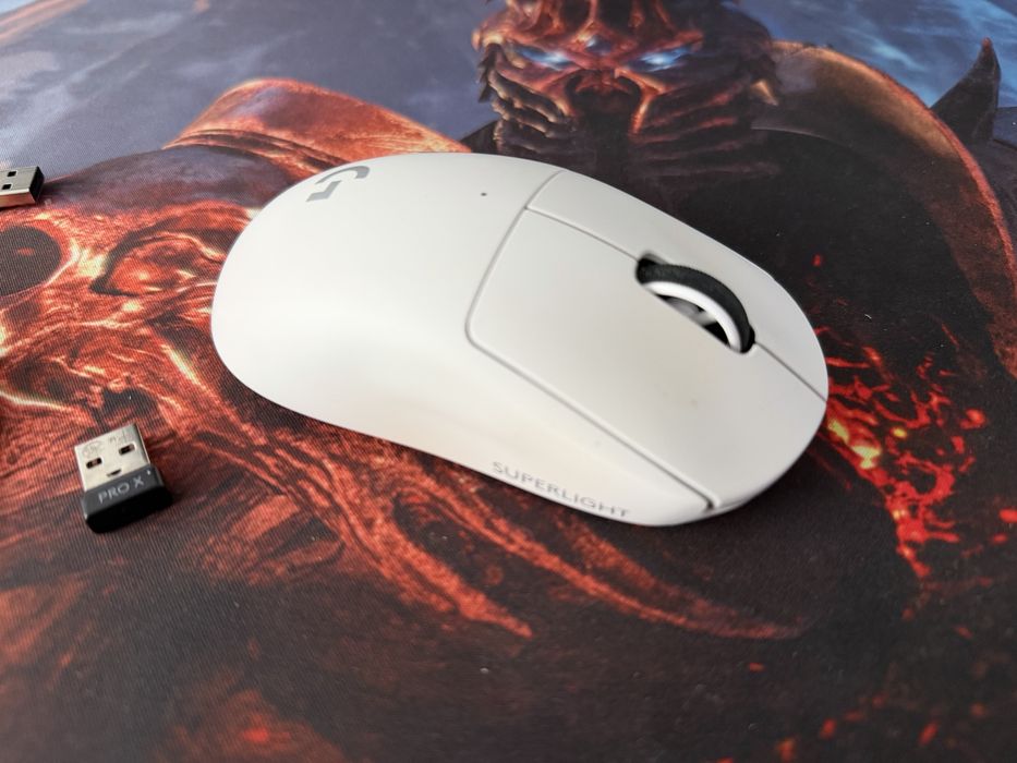 Mouse Gaming Logitech G Pro X Superlight 1 si mousepad logitech g640