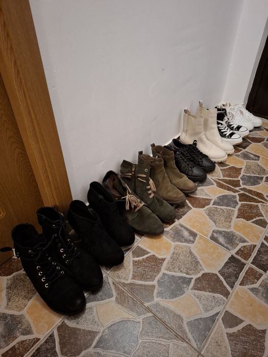Vând încălțăminte