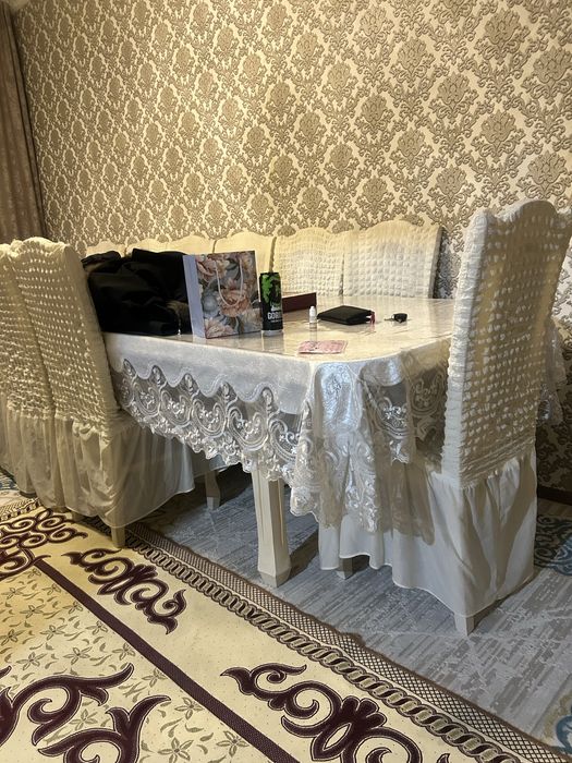 Стол со стульями