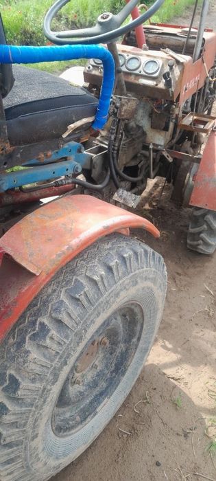 Mini traktor haydashga tayyor