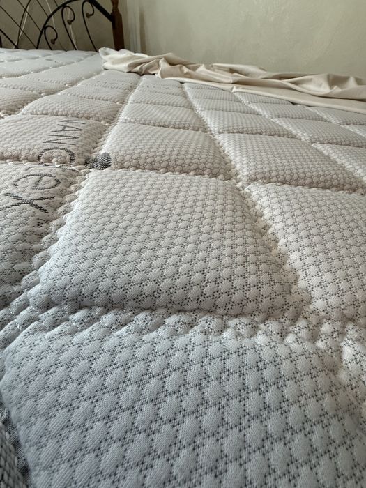 Кровать с матрасом 140*200