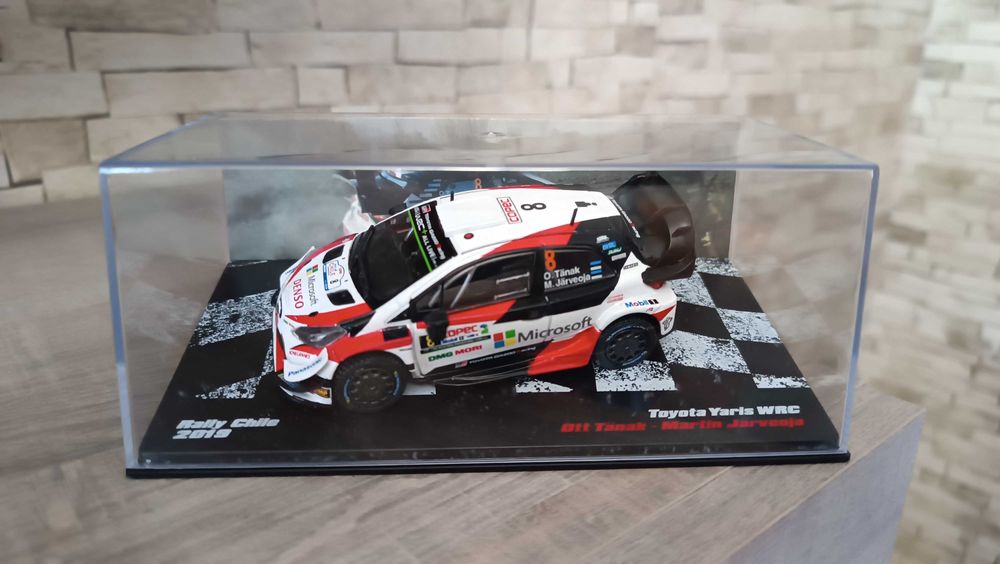 количка и списание на Toyota Yaris в мащаб 1:43