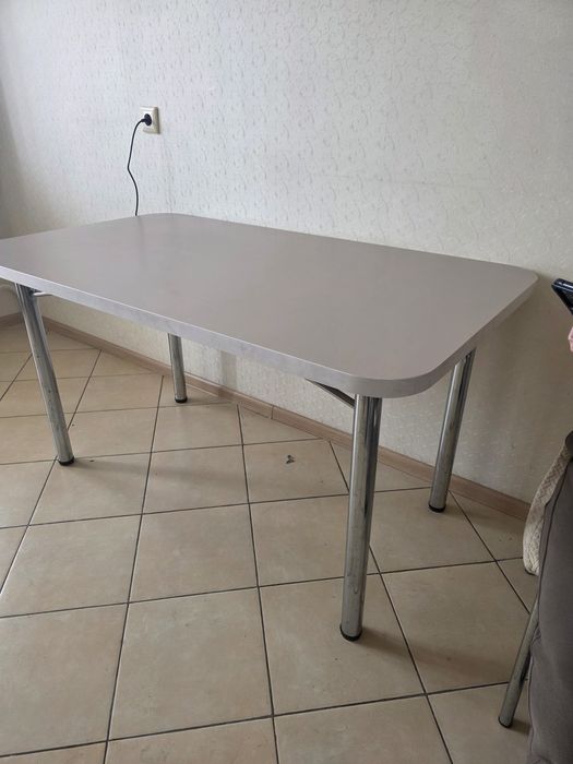 Продам кухонный стол