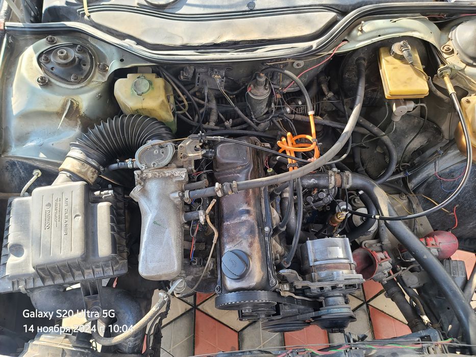 Ауди 100 1.8 бензин