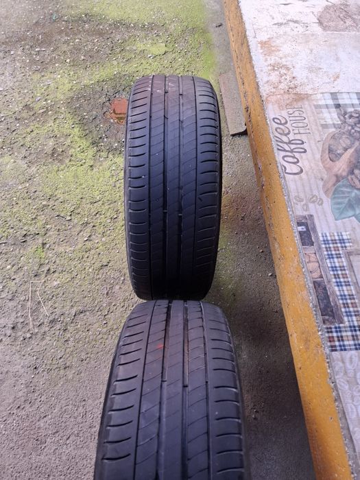 De vanzare 2 anvelope de vara