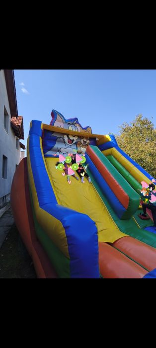 Vând tobogan gonflabil mare 7/5m