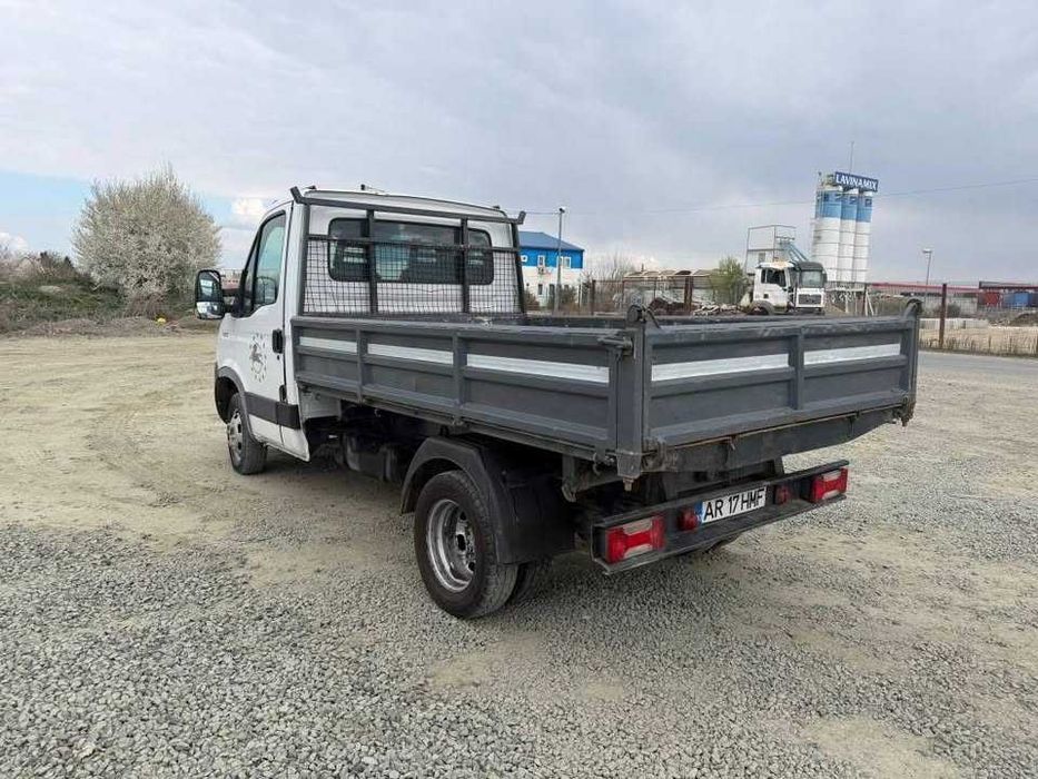 Iveco Daily 35c12 basculabil pe trei părți pe cutie