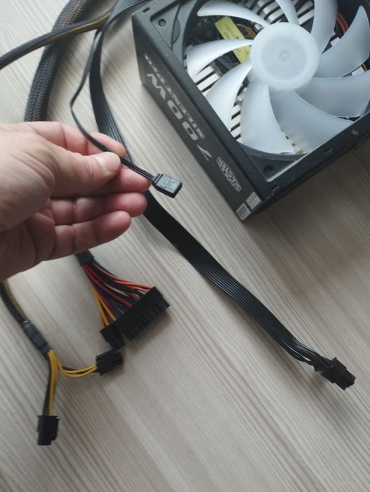 Sursă de alimentare 700w