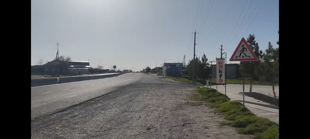 Ҳовли сотилади трассани устида бизнес учун қулай жой
