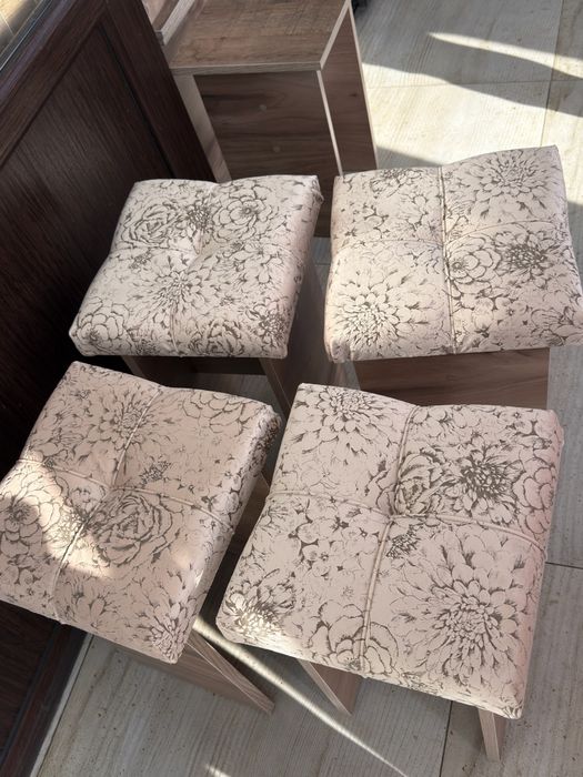 Табуретки обшитые новые