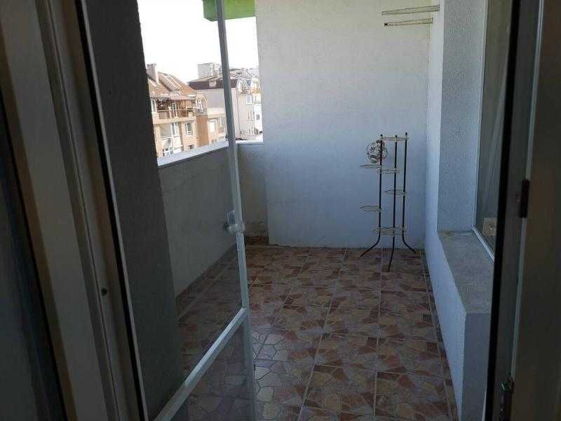 Лукс! Тристаен апартамент до зала Арена! След основен ремонт!