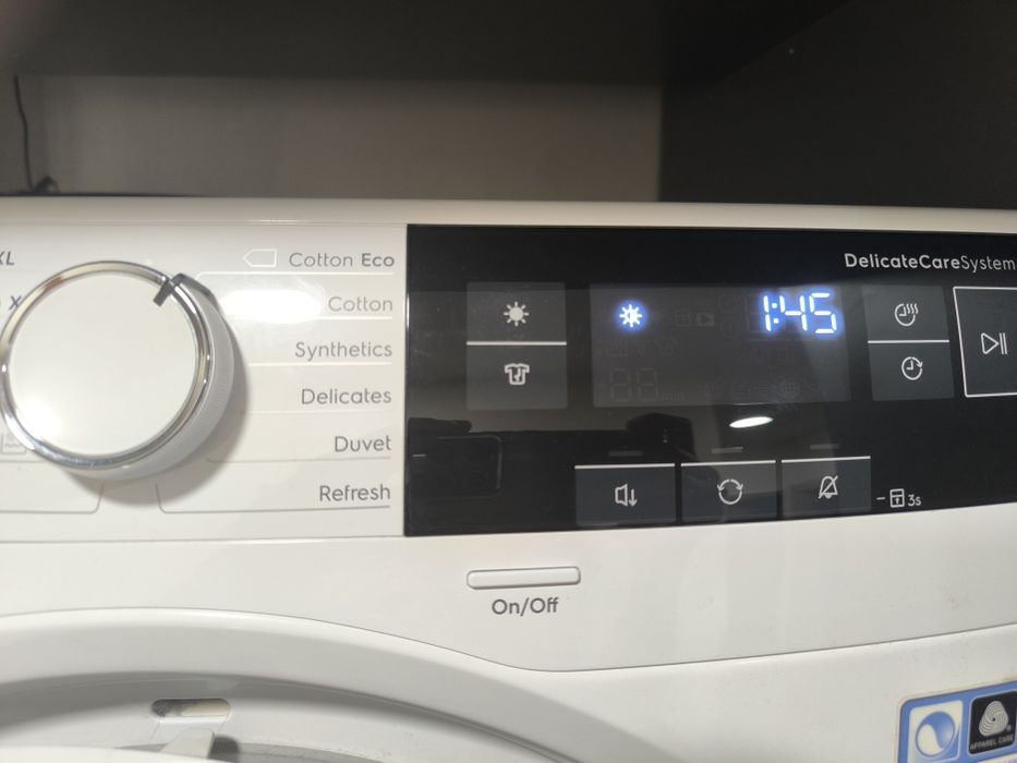 Продавам сушилня Electrolux EW8H358S, серия 800, 8 кг с термопомпа.