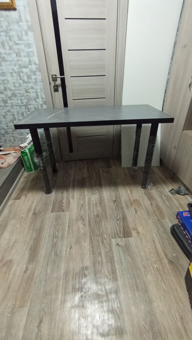 Продам стол с табуретами