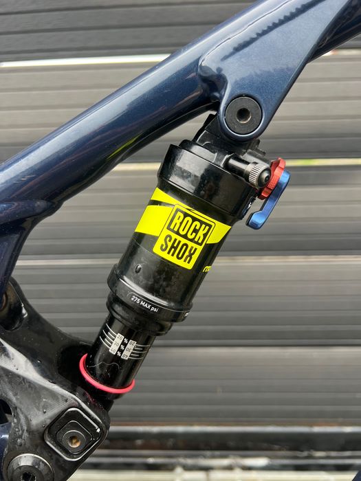 Bicicletă full suspension