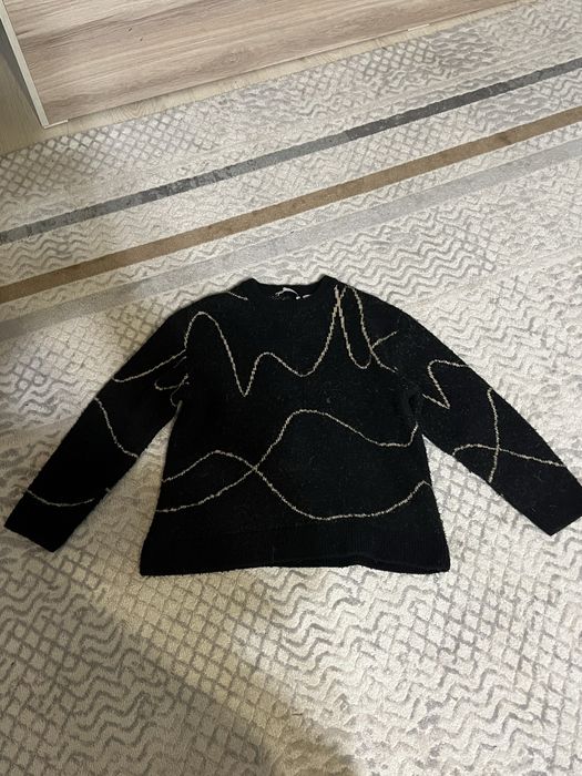 Свитер зара.