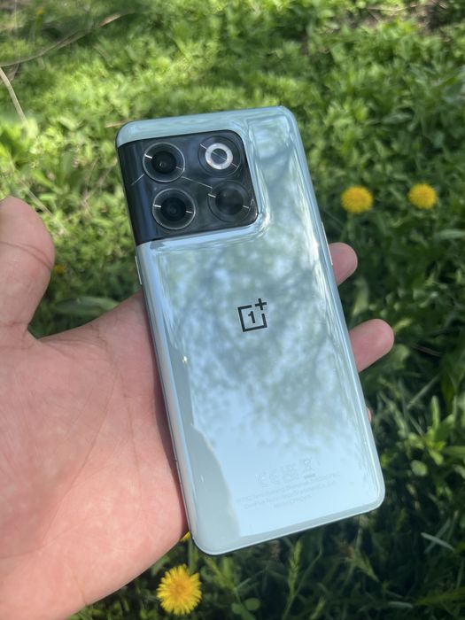Oneplus 10T 5G.