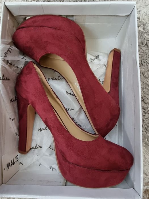 Официални обувки на ток цвят бордо НОВИ