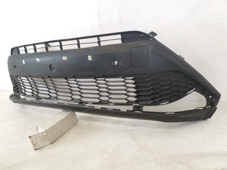 Тойота С-ХР / Toyota C-HR Оригинална предна решетка на бронята в добро