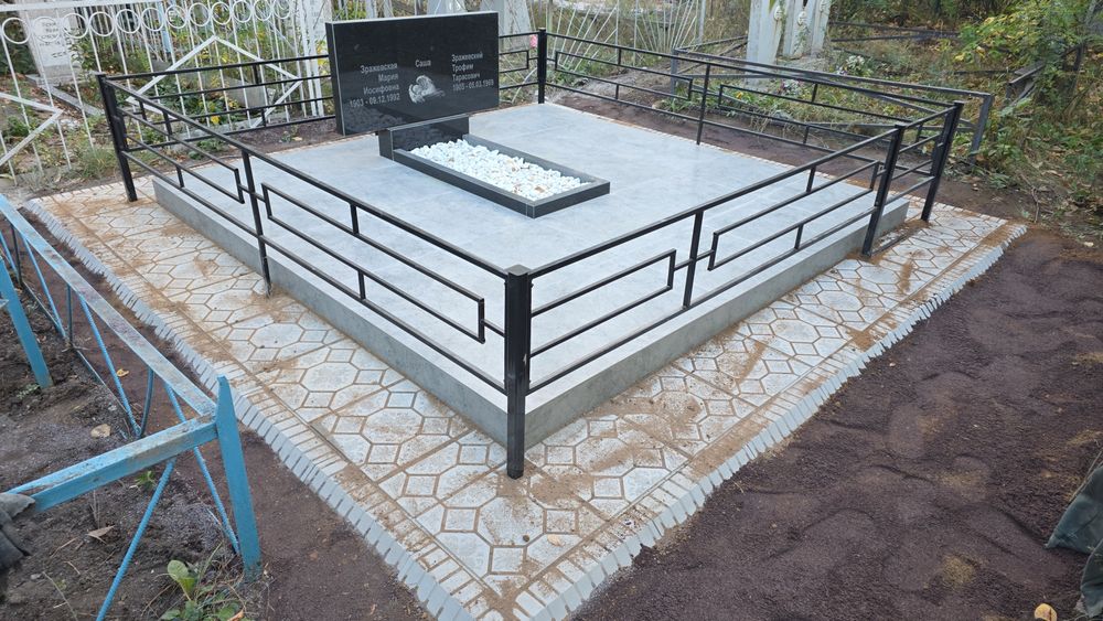 Памятники, ограды, благоустройство