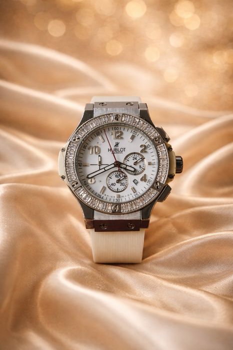 Hublot Big Bang – бял часовник с камъни