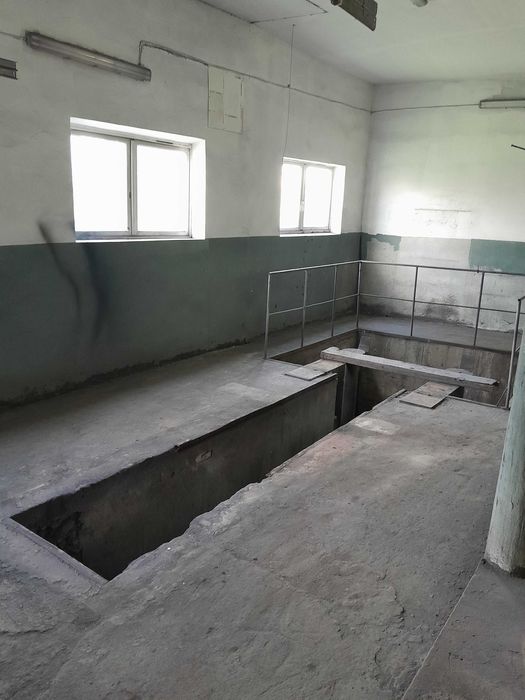 Inchiriez hala in Falticeni.