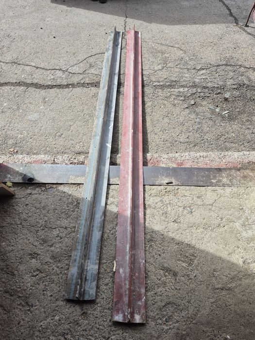 Угольник металлический