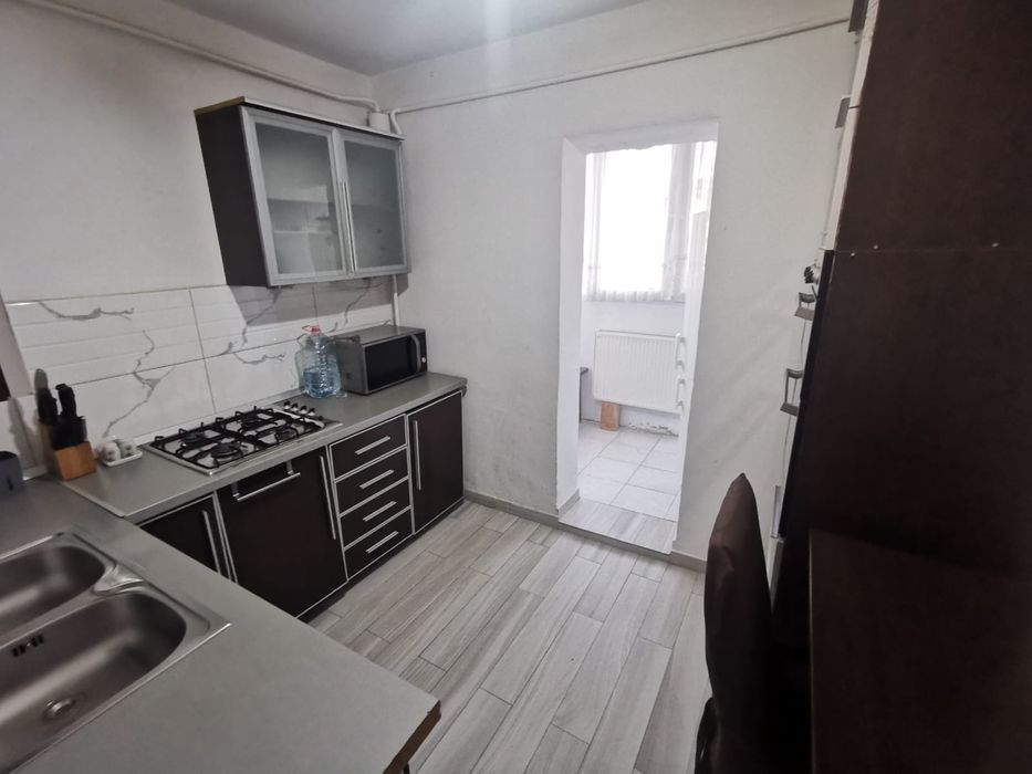 Apartament 3 camere de închiriat – zona Decebal (str. Doina), 66 mp, t