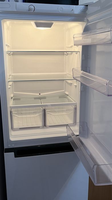 Холодельник indesit