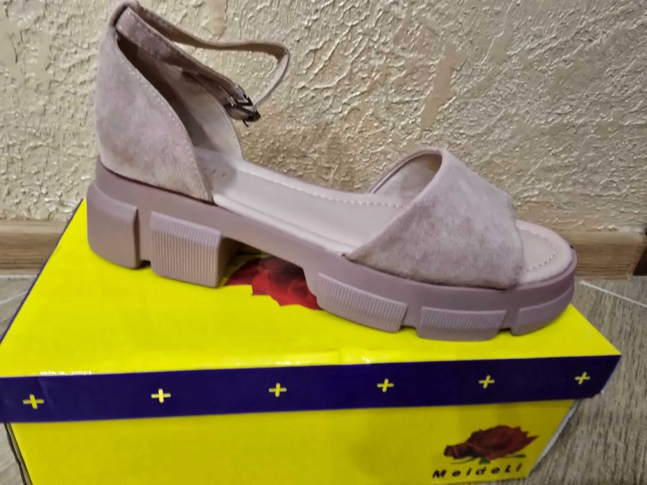 Продавам обувки 40 номер