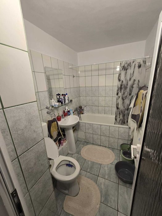 Dau în chirie apartament cu 2 camere