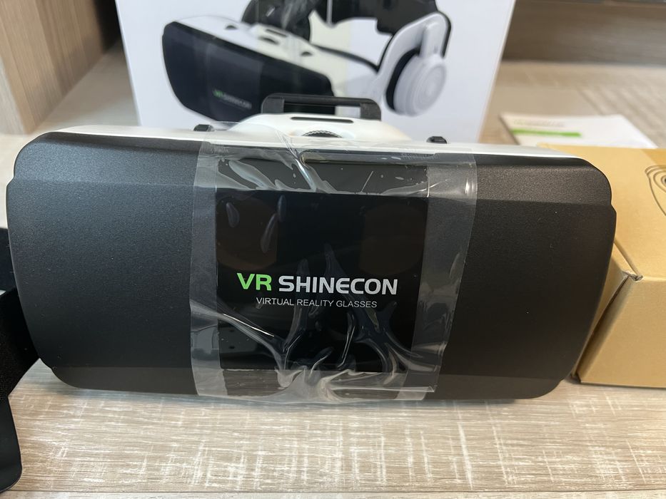 VR 3D очила със слушалки и контролер
