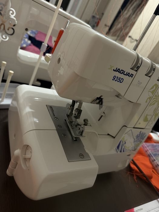 Продам оверлок Jaguar 935D