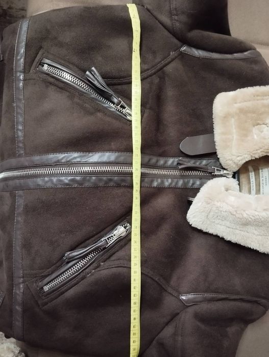 Продавам дамско кожено яке Bershka