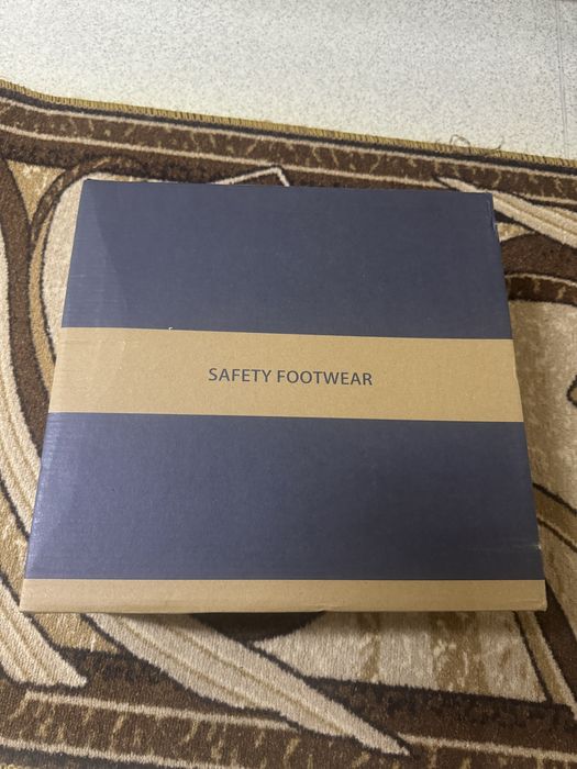 Продам зимнюю спец обувь 43 размера