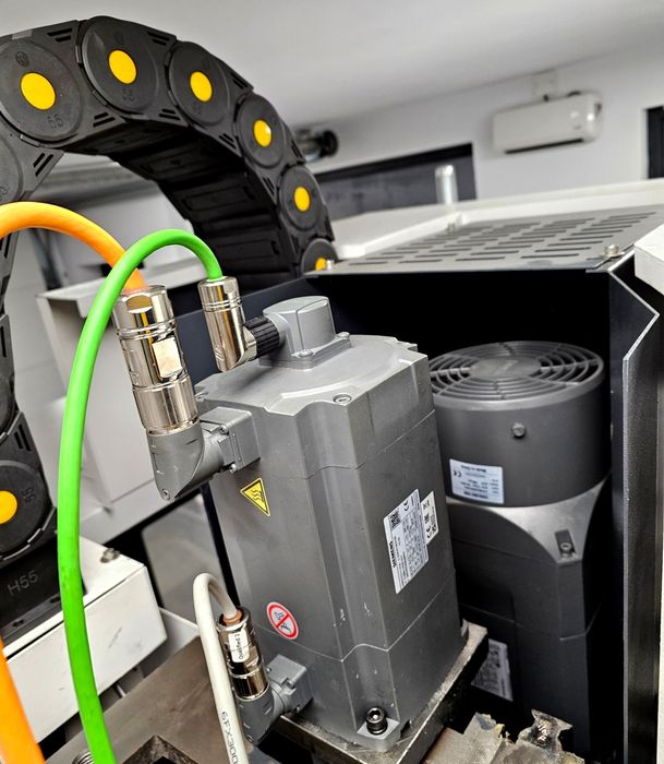 Centru de prelucrare prin frezare VMC640 freza cnc masina de frezat cn