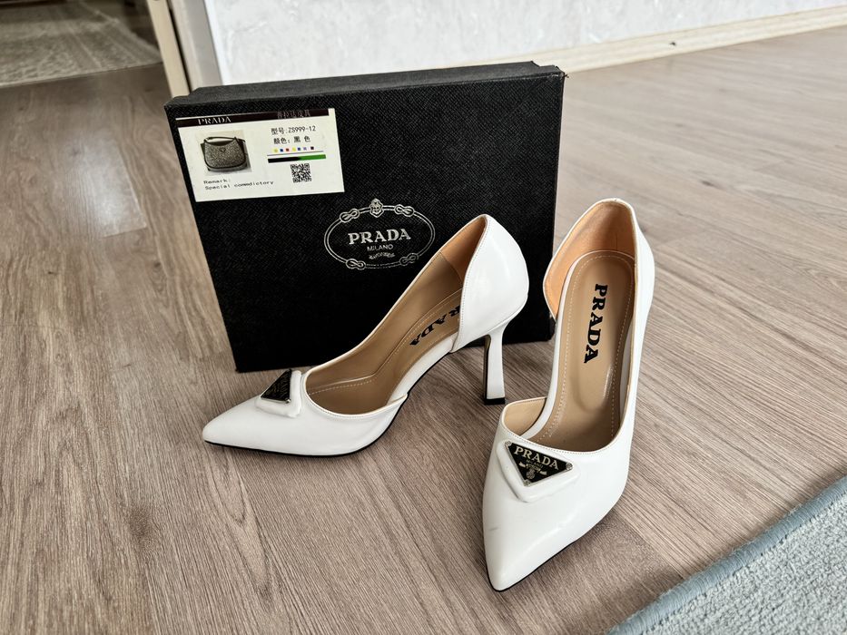 Продам женскую туфли