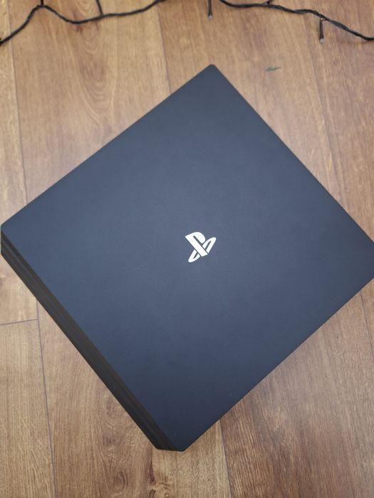 Consola PlayStation 4 Pro cu jocuri incluse