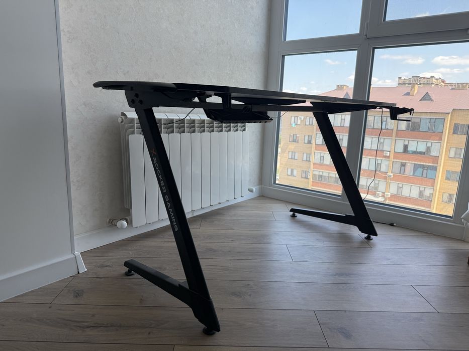 Компьютерный стол XRocker Jaguar Esports RGB