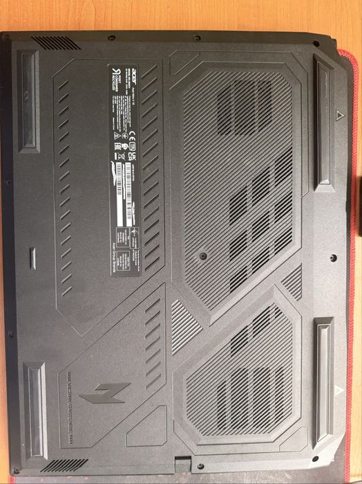 Acer Nitro V16 AMD RYZEN 5 RTX 4060  16 GB RAM 1 TB