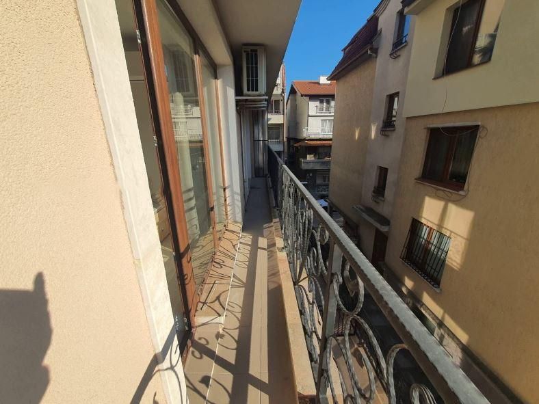 Дава се под наем Тристаен апартамент в Варна, Център - 73 кв.м за 610.98 € - Снимка #9