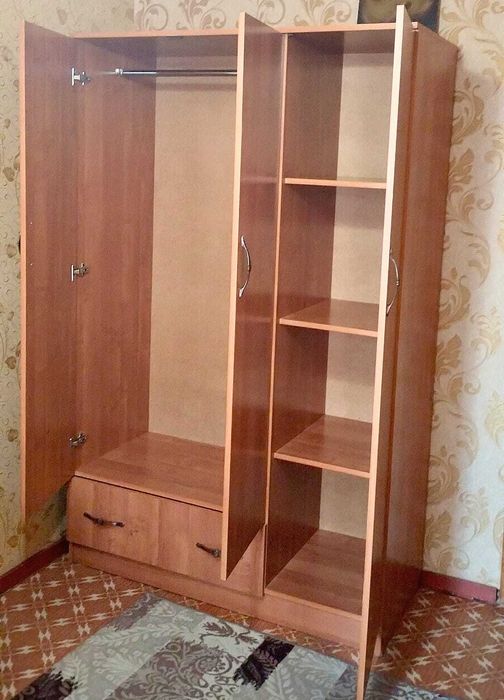 Продам платиной шкаф б/у.