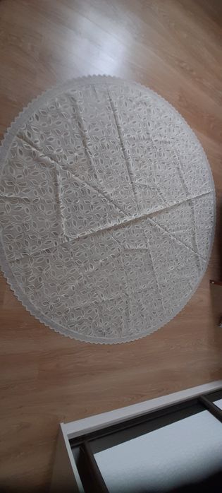 Продам скатерти на круглый стол