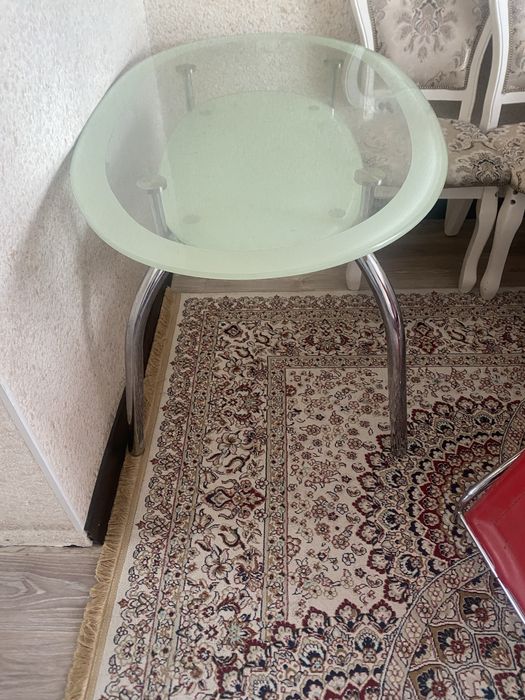 Стол стеклянный продам
