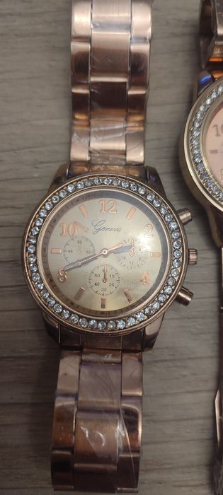 LOT 4 CEASURI Geneva Dama Cititi anuntul