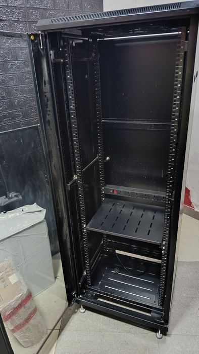 Серверный шкаф на 33u