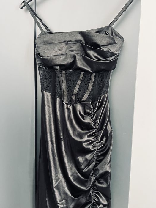 Rochie neagra eveniment