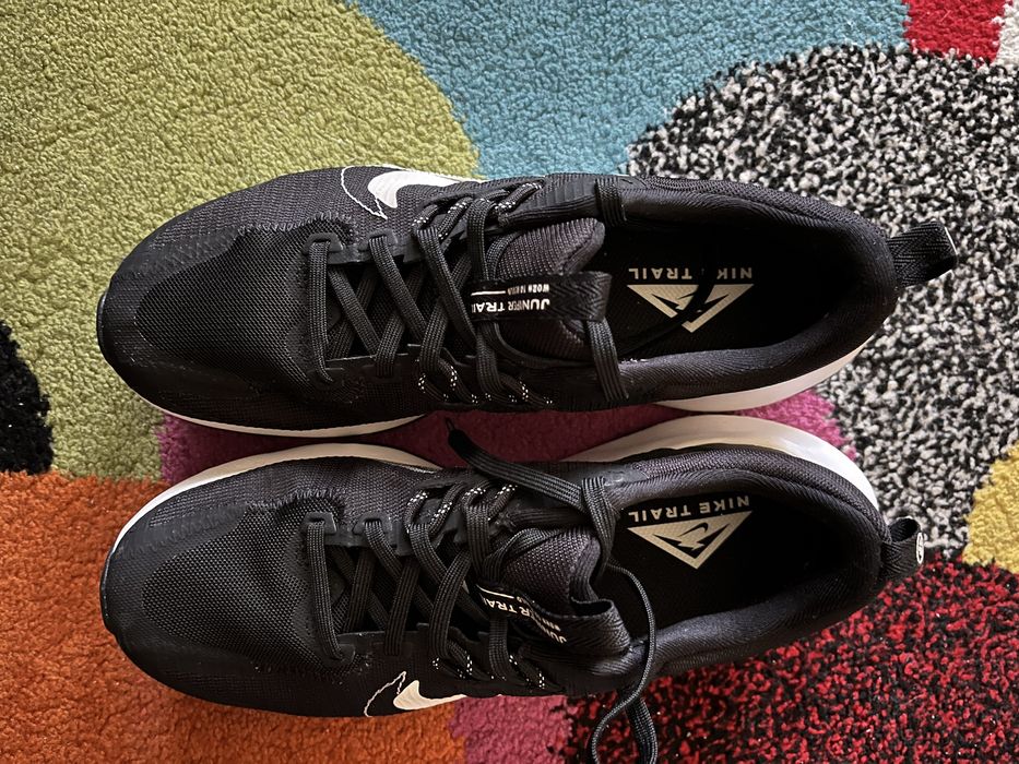 Vând pantofi sport Nike noi